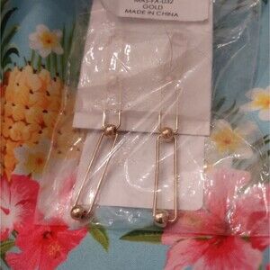 NIP Marlyn Schiff Gold Earrings